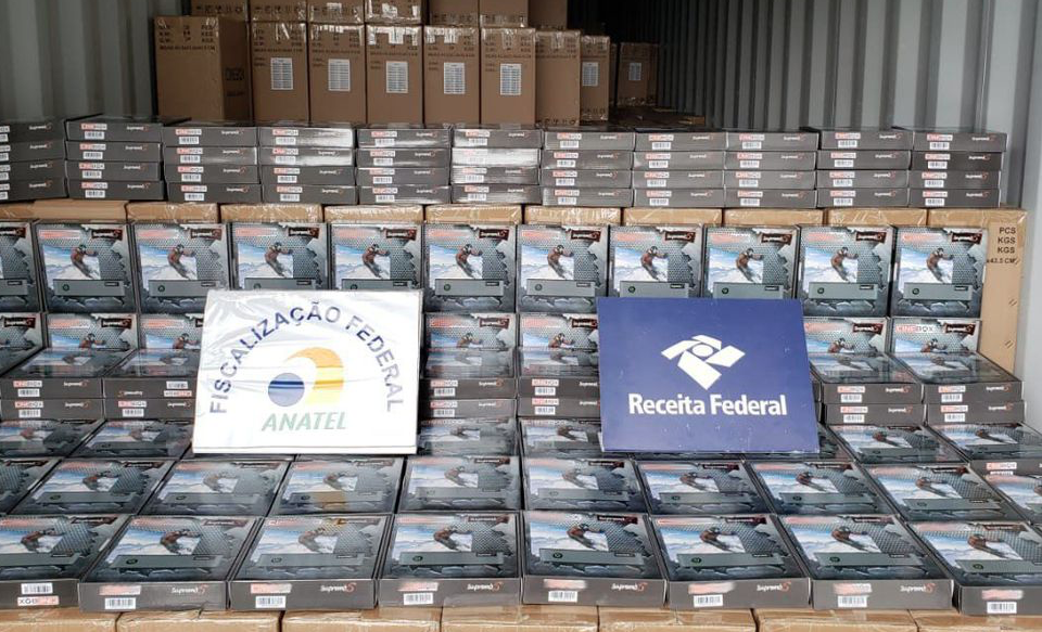 20 mil conversores de TV são apreendidos no porto de Santos (Foto: Receita Federal)
