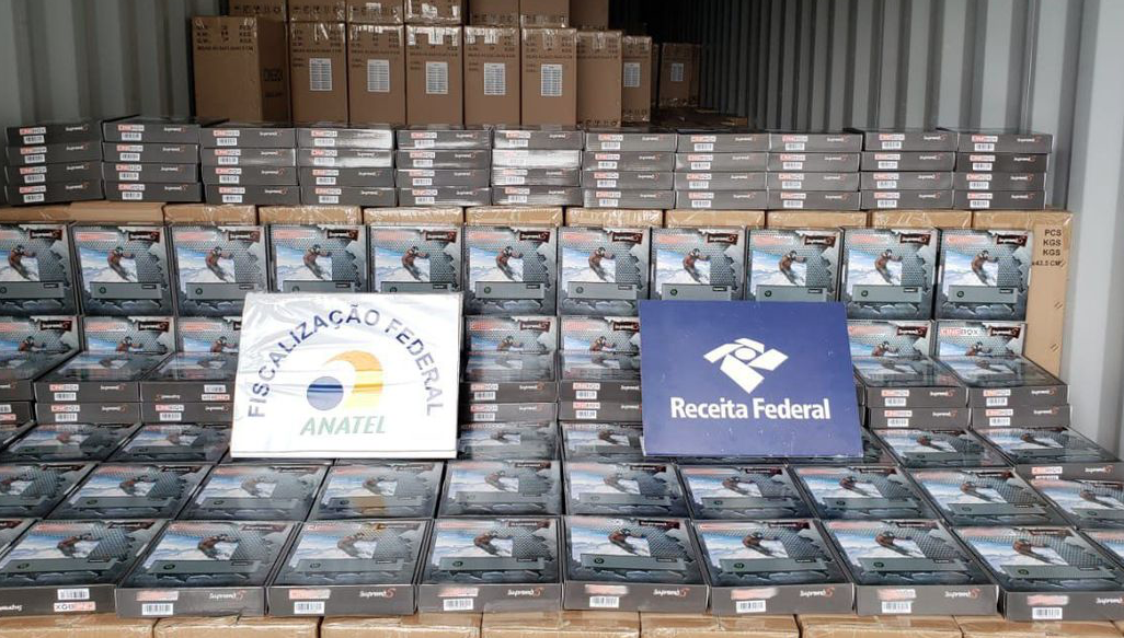 20 mil conversores de TV são apreendidos no porto de Santos (Foto: Receita Federal)