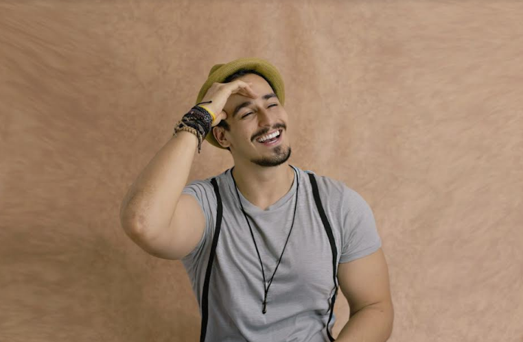 Diego Falk e banda Muamba se apresentam em Goiânia