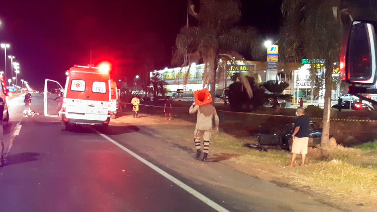 Criança morre em capotamento na BR-040 (Foto: CBM Goiás - Divulgação)