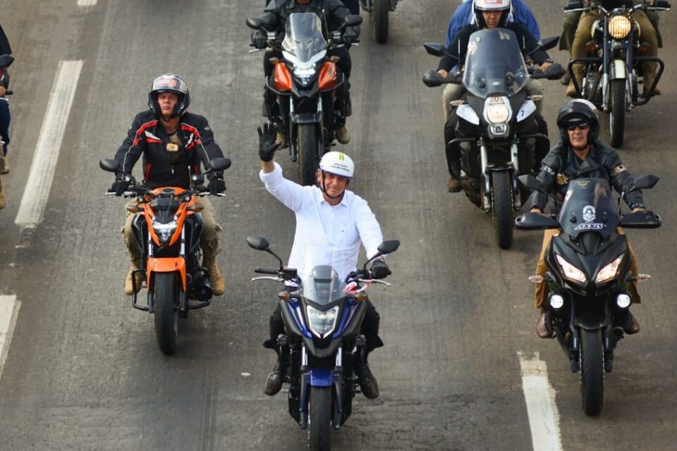 Motociata de Bolsonaro em Goiânia causa trânsito lento na BR-153