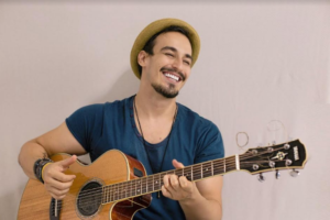 Diego Falk e banda Muamba se apresentam em Goiânia