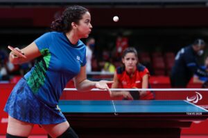 Lethícia Rodrigues disputa partida do tênis de mesa