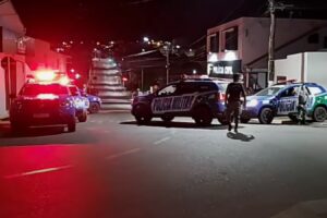 Imagem mostra viatura durante abordagem - Em 24h, confrontos com a PM deixam 4 mortos em Goiânia, Trindade, Luziânia e Catalão