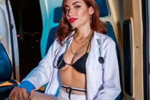 Dani Russo anuncia fim de carreira musical para cuidar da saúde mental