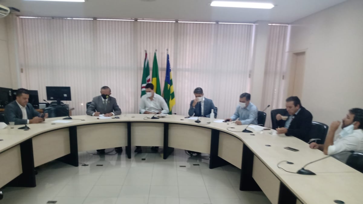 Favoráveis a aliança com Caiado, vereadores do MDB dizem que avanços em Goiás "são nítidos"