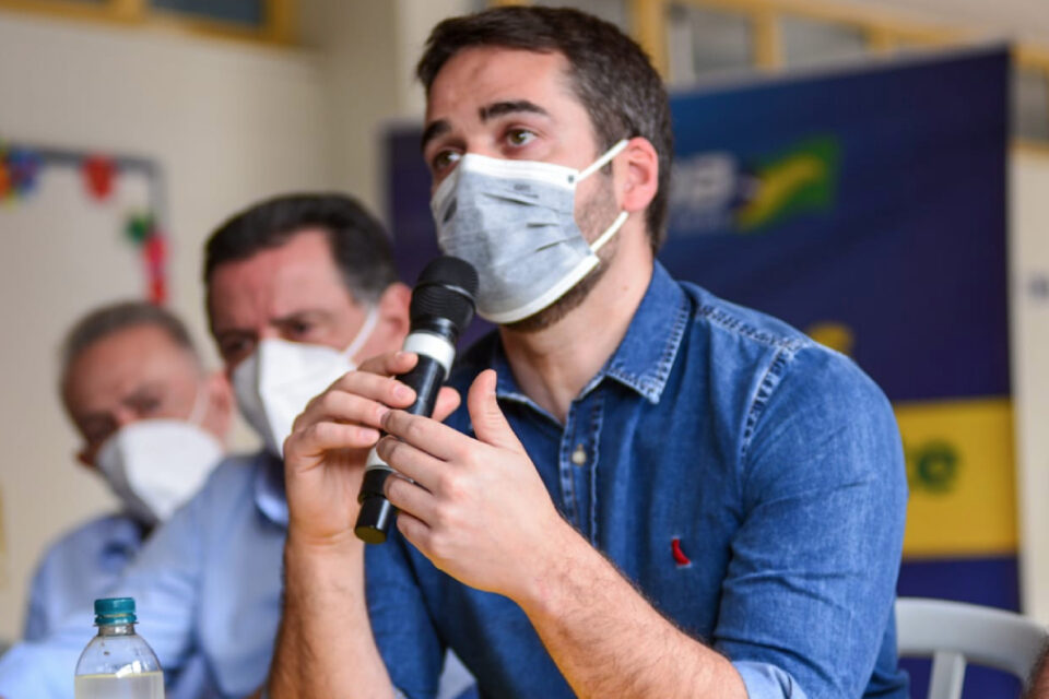 Eduardo Leite (PSDB), primeiro governador reeleito do RS, toma posse