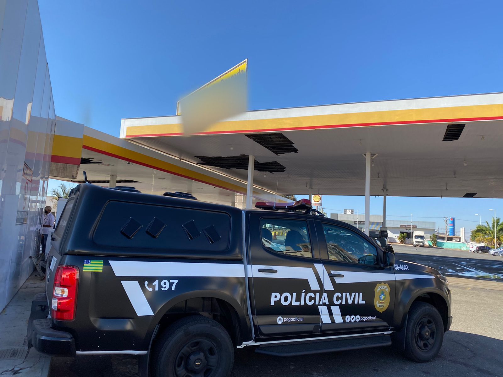 Operação fiscaliza irregularidades na venda de combustíveis em Goiânia. Ação conta com as Polícias Civil e Militar, além do Procon Goiás.