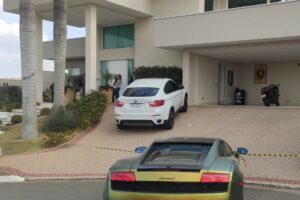 Filho disse que o pai era violento e chegou o ameaçar com uma barra de ferro. Homem já tinha passagem por estelionato