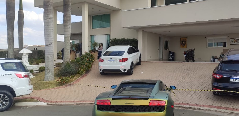 Filho disse que o pai era violento e chegou o ameaçar com uma barra de ferro. Homem já tinha passagem por estelionato