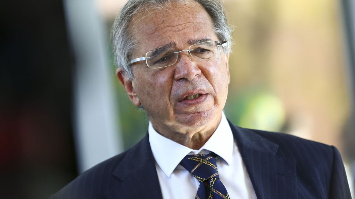 Ministro defende veto à lei que amplia acesso à internet a estudantes