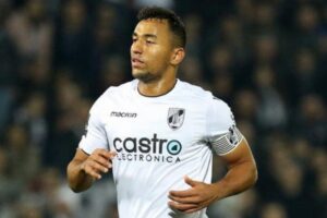 Pedro Henrique com a camisa do Vitória de Guimarães