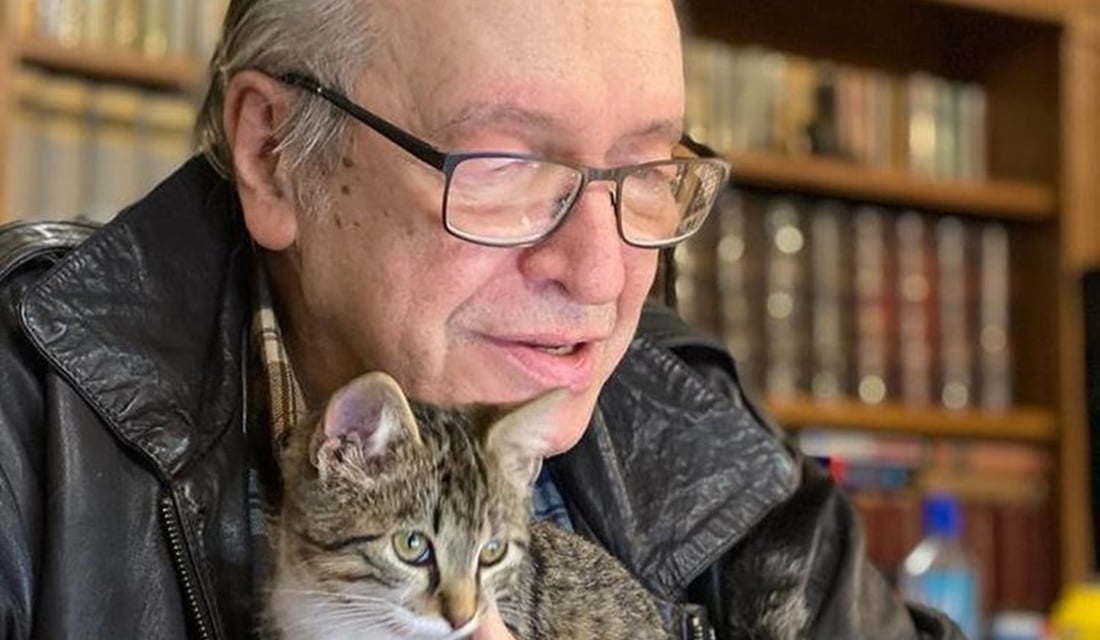 Filha de Olavo de Carvalho pede ajuda para fechar redes sociais do pai