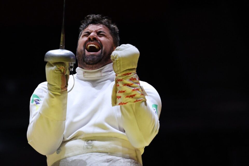 Imagem que ilustra a matéria Jovane Guissone conquista prata na esgrima em cadeira de rodas em Tóquio-2020