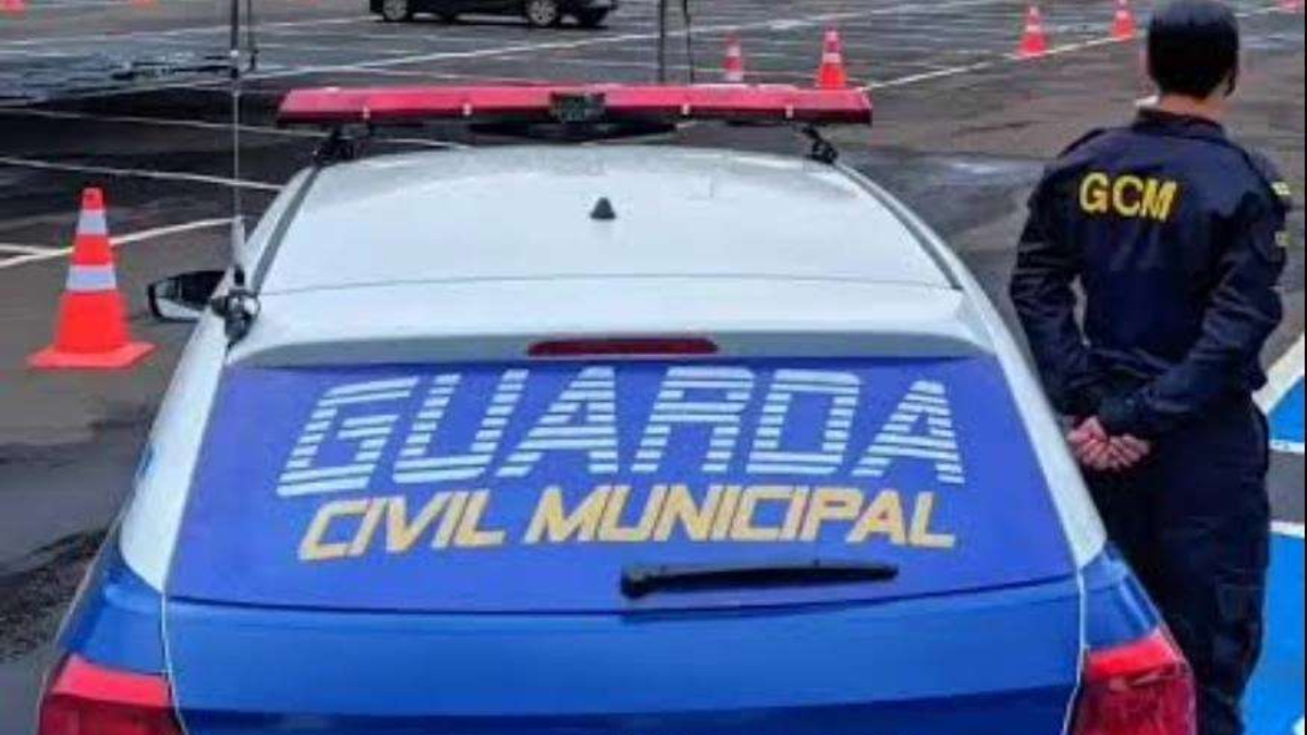 Foto de viatura da GCM - Suspeito de mostrar o pênis para mulheres na rua é preso em Jataí Jataí