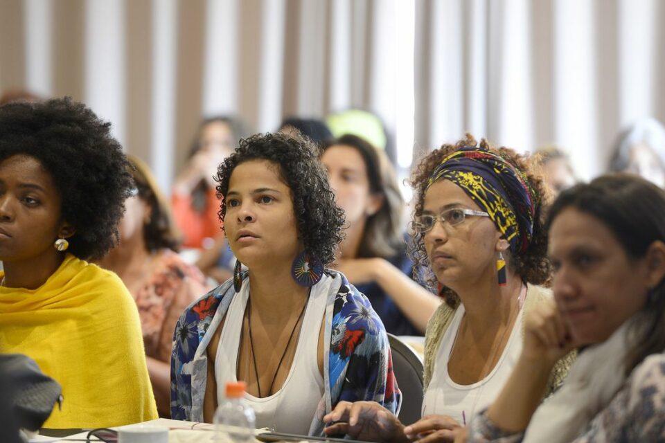 Estudo mostra que pandemia piorou cenário de emprego para mulheres negras