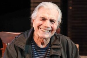 Sepultamento de Tarcísio Meira será restrito aos familiares Galã televisivo, Tarcísio Meira também deixou sua marca no cinema Tarcísio Meira morre aos 85 anos, vítima da Covid-19