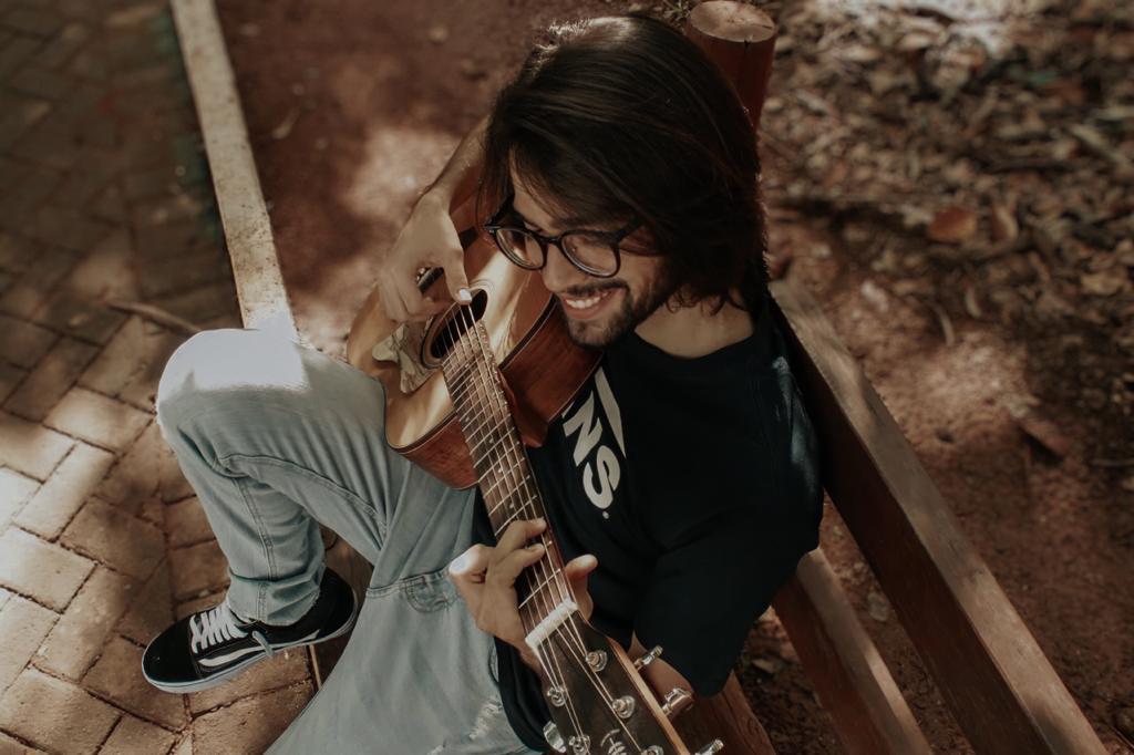 Cantor Marau se apresenta no Projeto Música no Mall