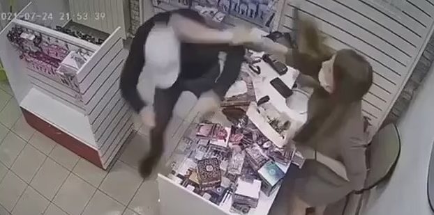 Assaltante ficou assustado com a surra que tomou e fugiu do local sem levar nada