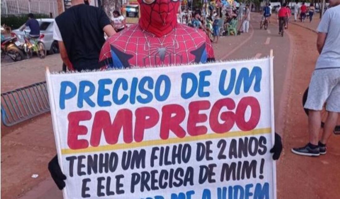 'Homem-Aranha de Anápolis' dormia em rodoviária após ser enganado com falso emprego