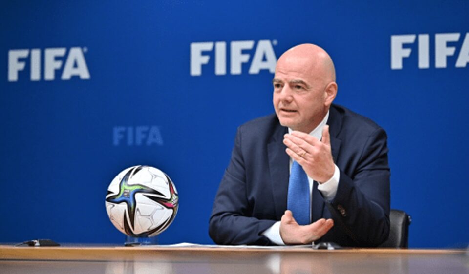 Infantino durante entrevista na Fifa