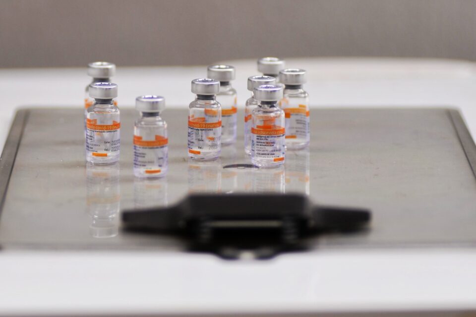 Goiás recebe mais 124.730 mil vacinas contra a Covid-19, nesta sexta-feira (6). São imunizantes da Pfizer (121.680) e Janssen (3.050). (Foto: Jucimar de Sousa/Mais Goiás)