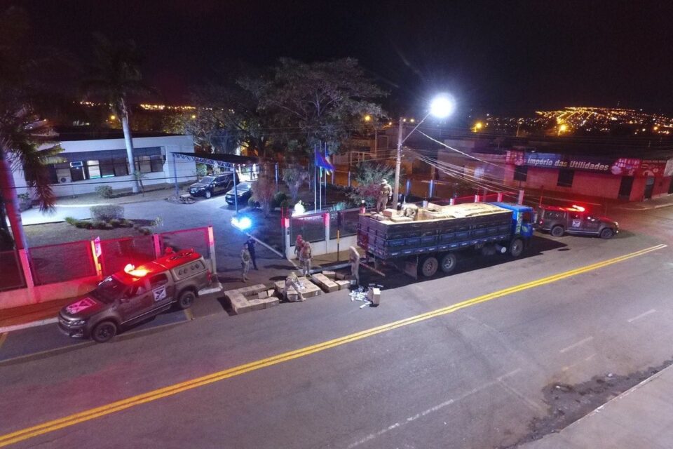 Polícia apreende R$ 2.1 milhões em cigarros contrabandeados em Santa Rita do Araguaia