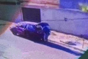 Suspeito de atirar em homem que teve o corpo jogado em rua no Jardim América é preso (Foto: Reprodução - vídeo)