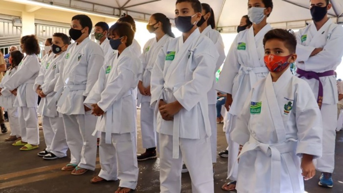 Governo oferece aulas gratuitas de judô e karatê a 2,6 mil crianças em Goiás