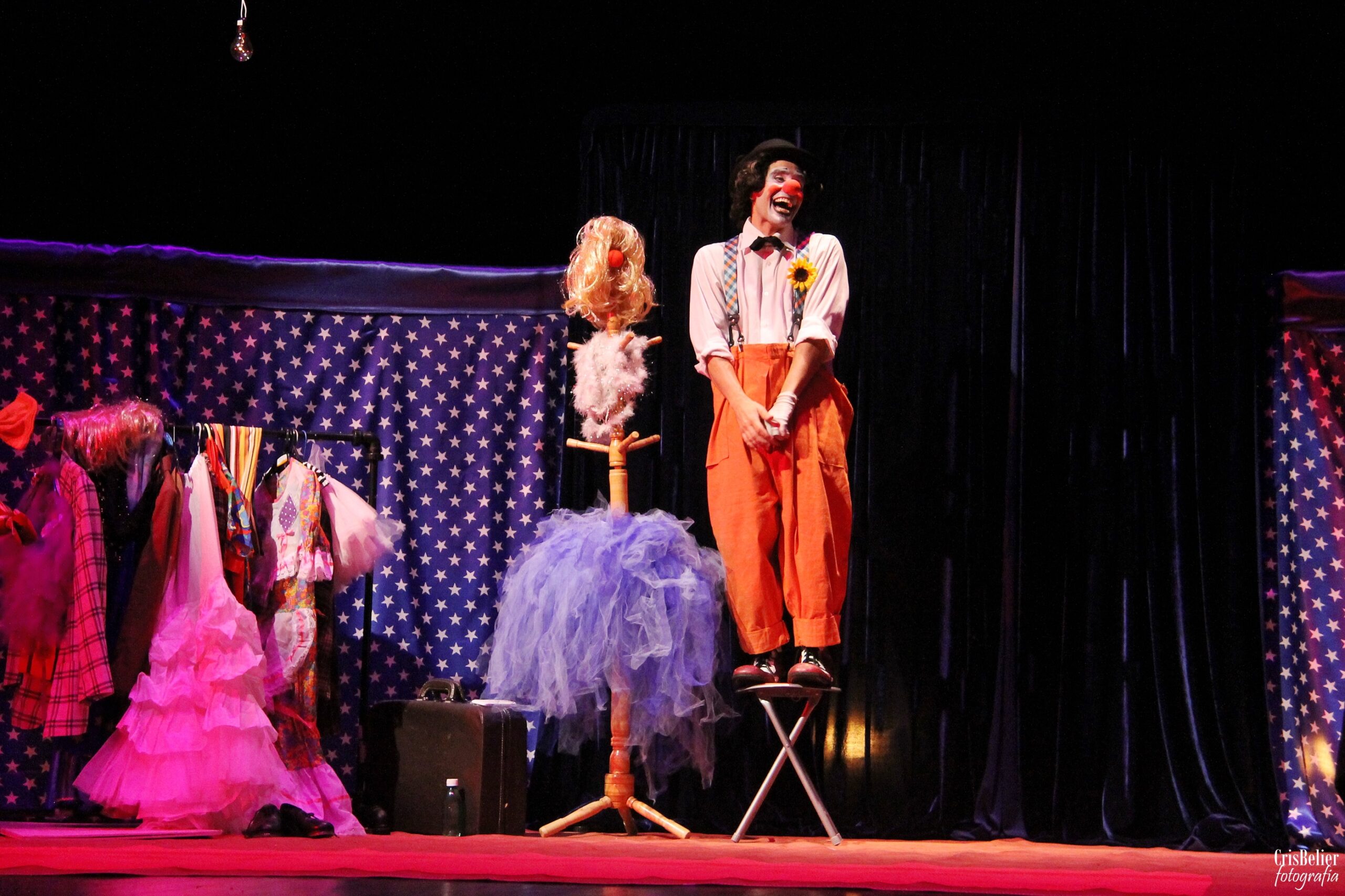 Peça Entre Risos no Palco Virtual