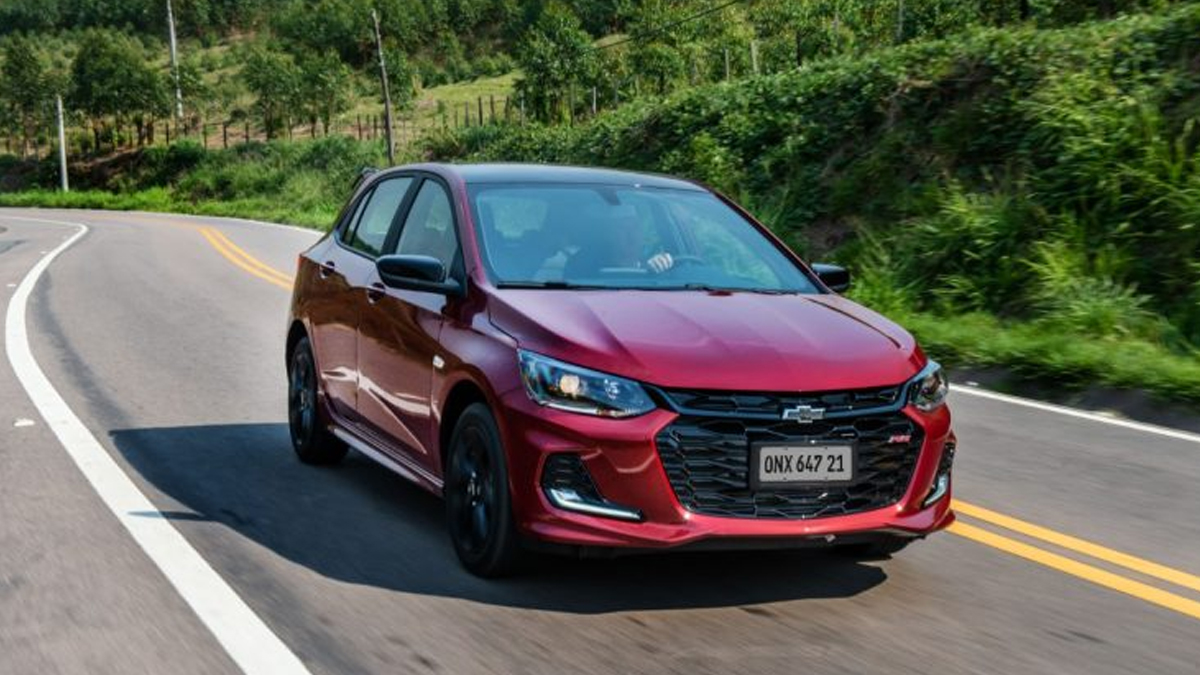 Após quatro meses de parada, Chevrolet Onix volta a ser produzido