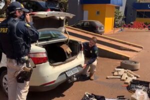 Homem é preso com drogas enquanto viajava com a mãe, esposa e filhos em Jataí