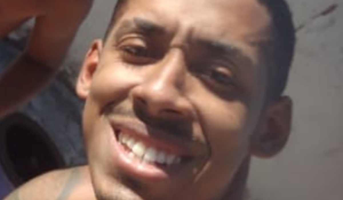 Estoquista é preso após pedir à polícia para socorrer prima baleada no RJ