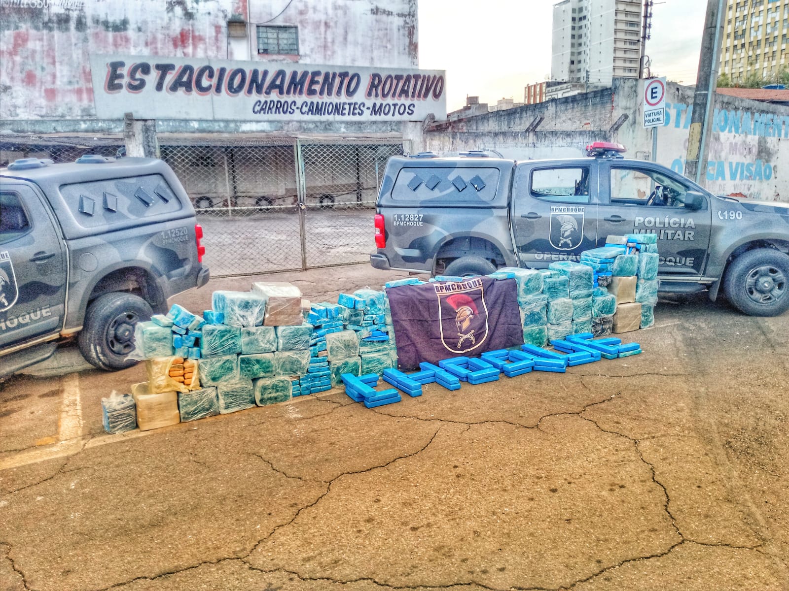 Apreensão de maconha após confronto perto de Anápolis (Foto: divulgação/PM)