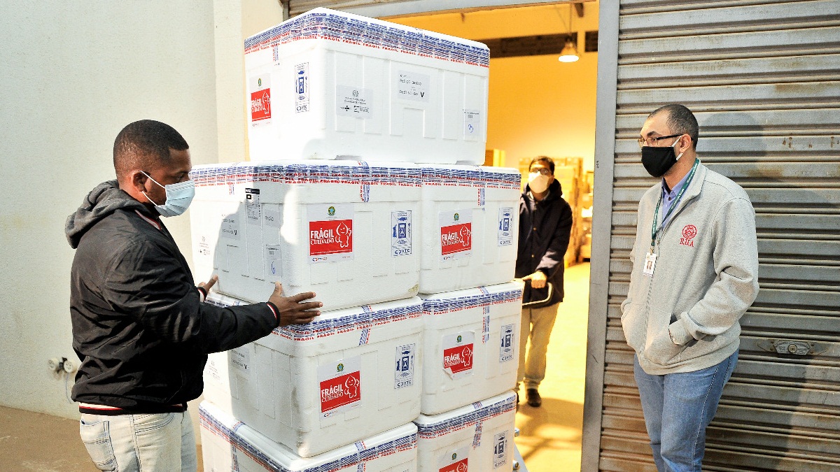 Fiocruz entrega lote de 2,5 milhões de doses da AstraZeneca