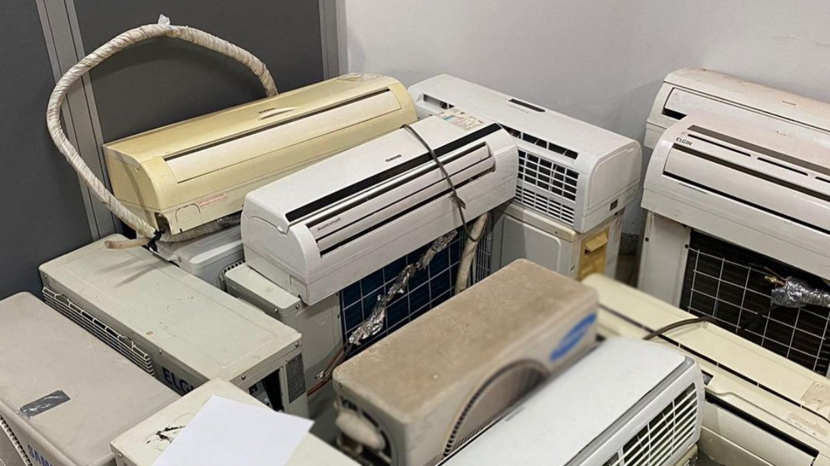 Dezenas de aparelhos amontoados em uma salaFuncionário público é investigado por furtar 66 aparelhos de ar-condicionado em Bela Vista. Equipamentos deveriam ser instalados em escolas