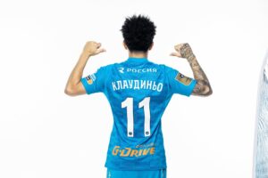 Claudinho no Zenit com a camisa 11