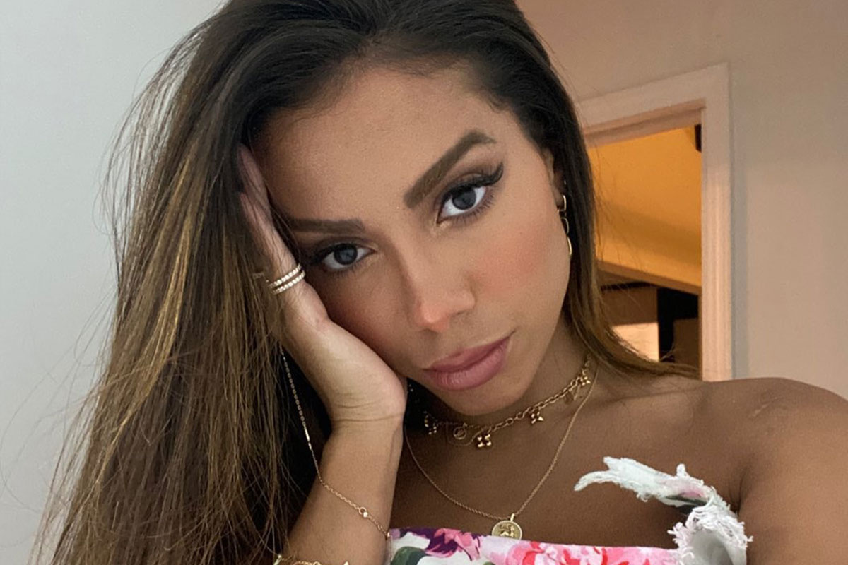 Anitta critica Bolsonaro e voto impresso defendido por ele