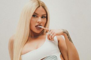 "Gosto que as pessoas venham até mim", disse cantora. Luísa Sonza diz que está na seca: "Sonho ser a piranha que vocês acham"