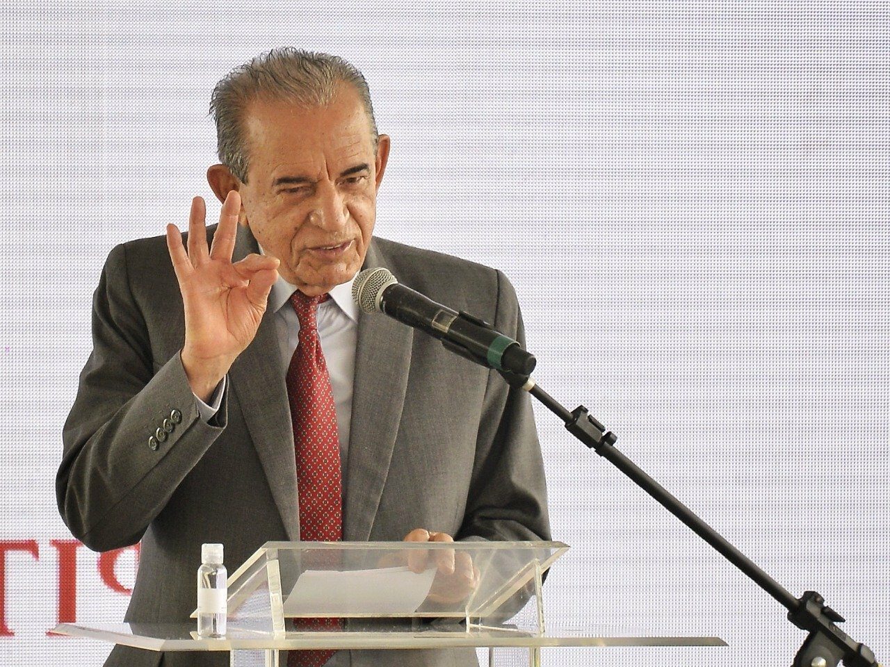 MELHORA: O ex-prefeito Iris Rezende recebe alta da UTI, mas continua internado em um quarto do Hospital Neurológico com quadro regular. (Foto: Jucimar de Sousa/Mais Goiás)