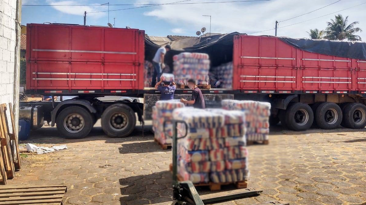 Polícia recupera carga de 25 toneladas de arroz avaliada em R$ 110 mil em Anápolis (Foto: Divulgação/PC)