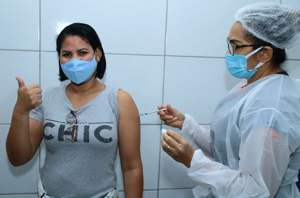 Aparecida quer imunizar mais de 2,5 mil pessoas em um dia na Super Quarta da Vacinação (Foto: Enio Medeiros - Secom Aparecida)