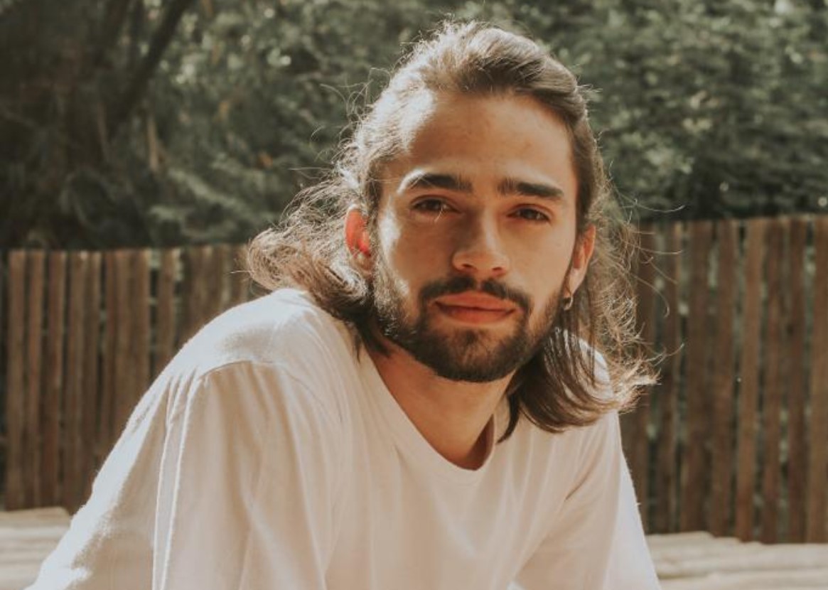 Cantor Marau se apresenta no Projeto Música no Mall