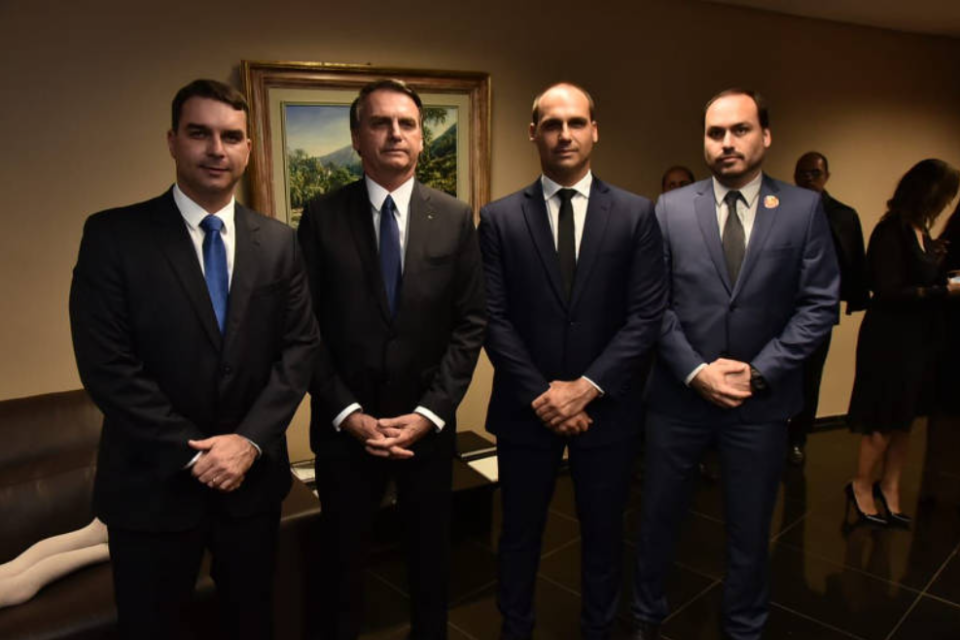 Bolsonaro e filhos políticos - STF analisa cinco inquéritos que miram o presidente Jair Bolsonaro