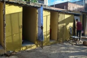 Polícia prende dono de clínica que deixou 33 mulheres presas em celas no CE