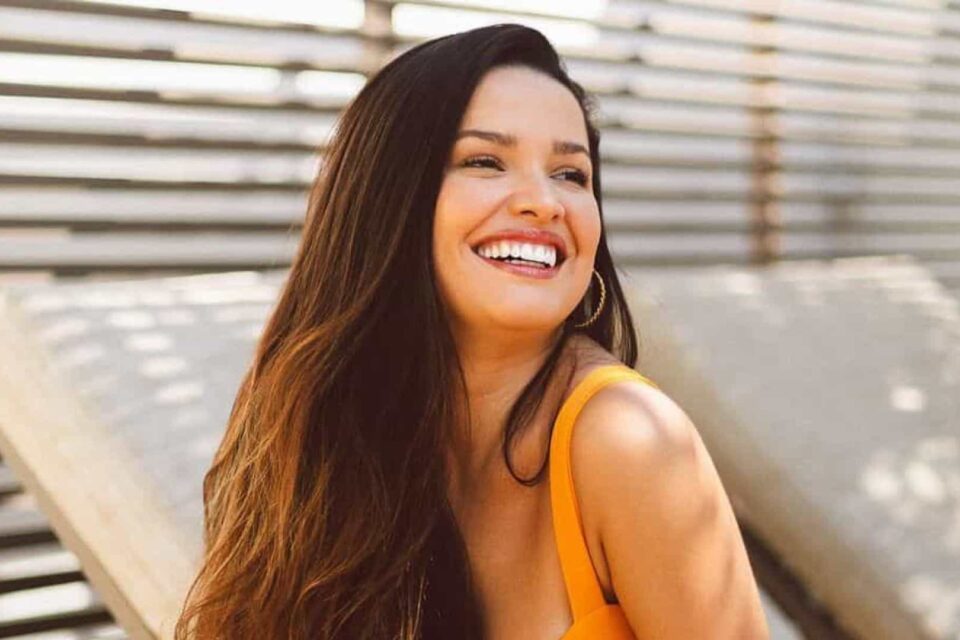Juliette se muda para mansão e inunda imóvel horas depois