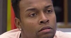 Nego Di faz boletim de ocorrência após sofrer racismo no trânsito