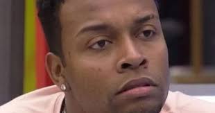 Nego Di faz boletim de ocorrência após sofrer racismo no trânsito