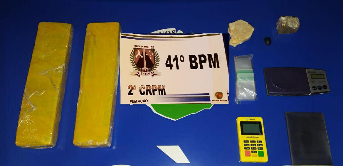 Drogas e máquina de cartão apreendidos pela PM em Aparecida