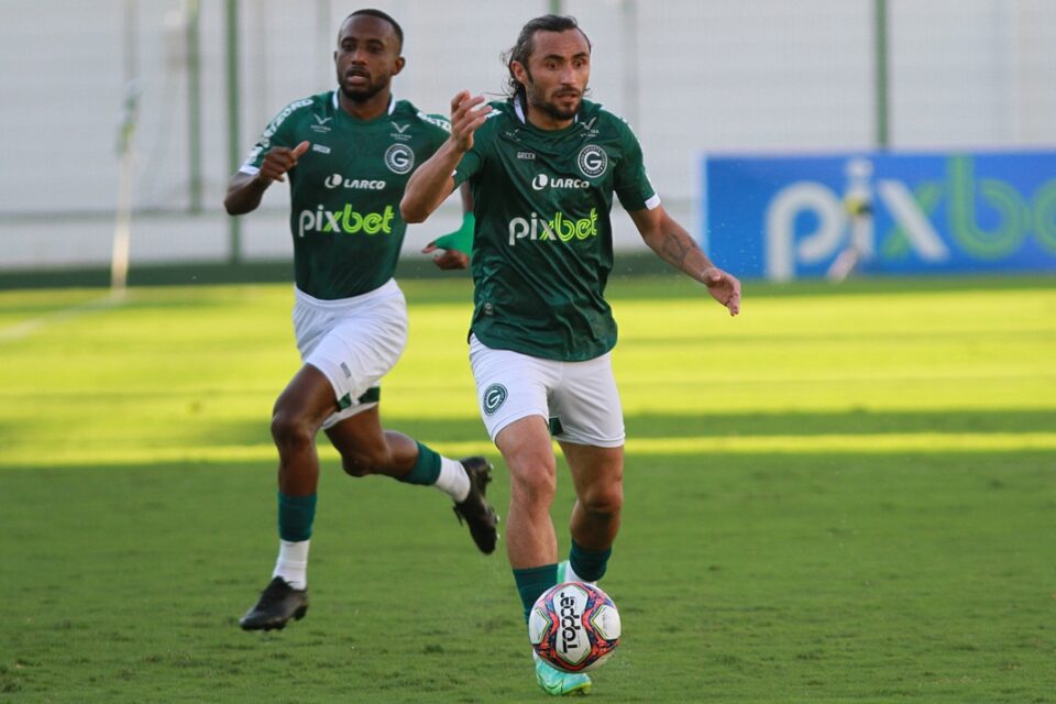 Apodi e Diego durante partida contra o Sampaio Corrêa